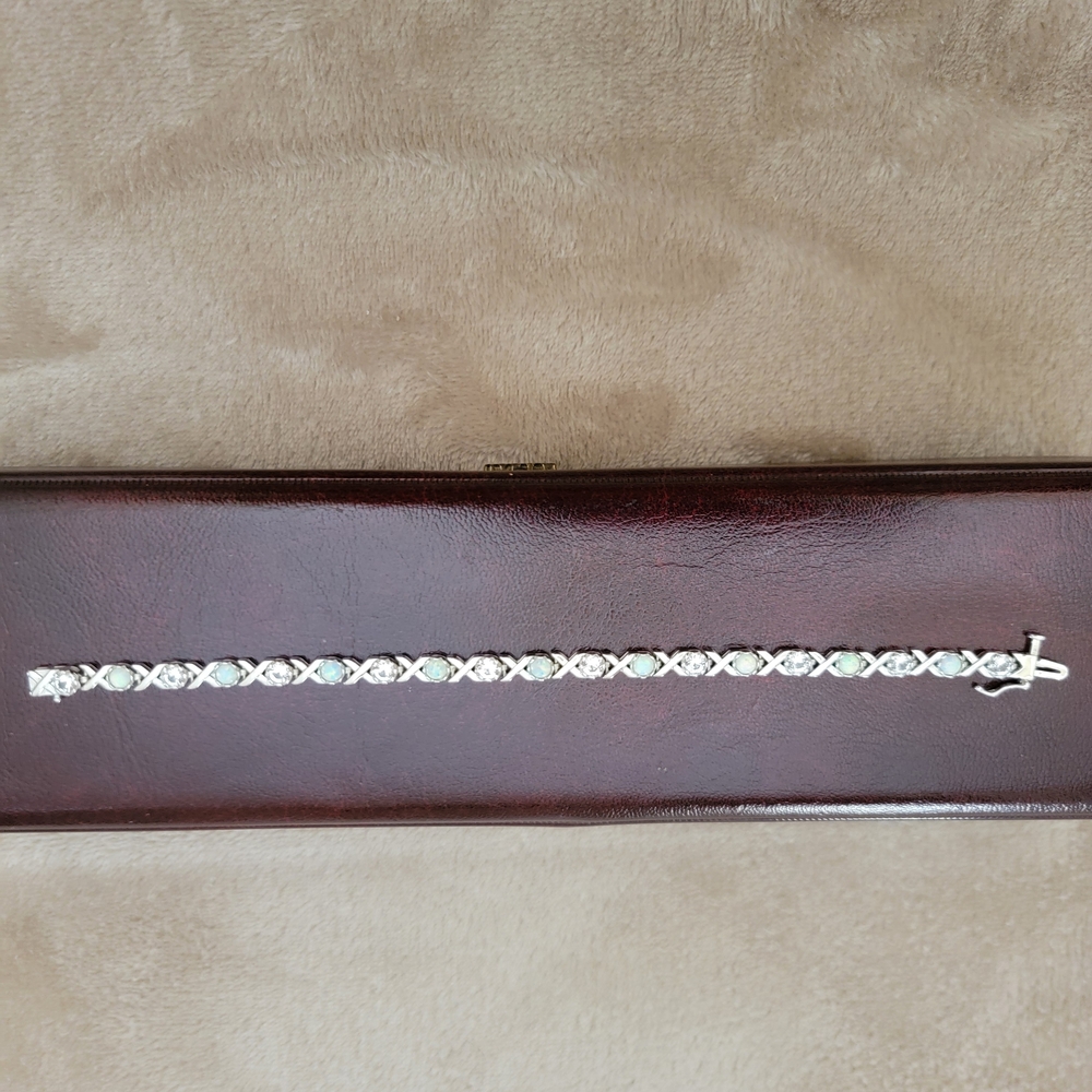 Elegant XOXO Bracelet - Picture 6 of 7